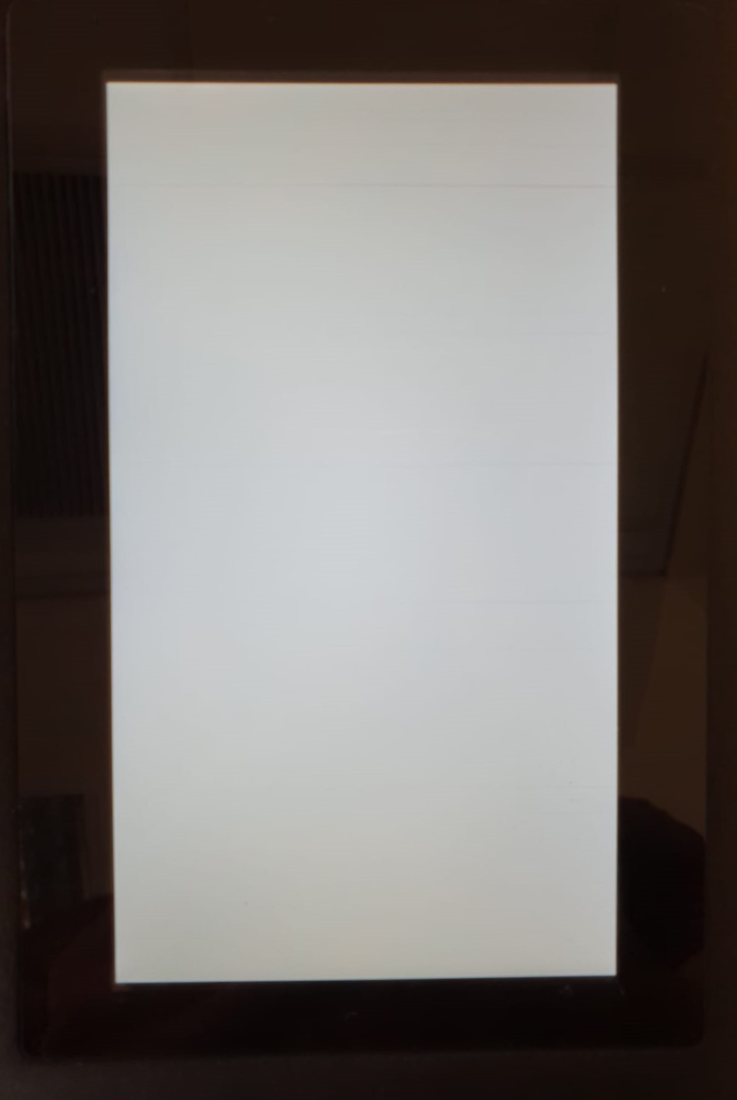 white_screen.jpeg